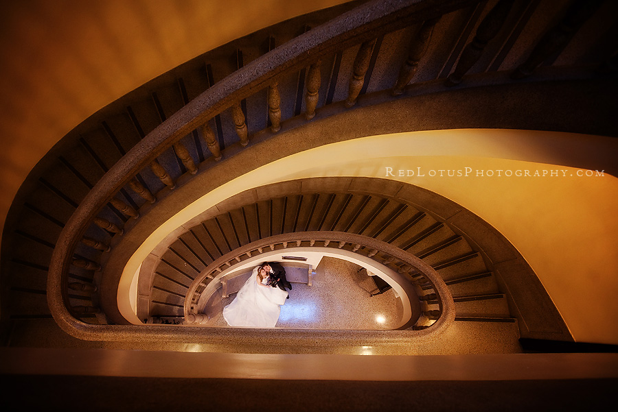 spiral-staircase-wedding-photo-1