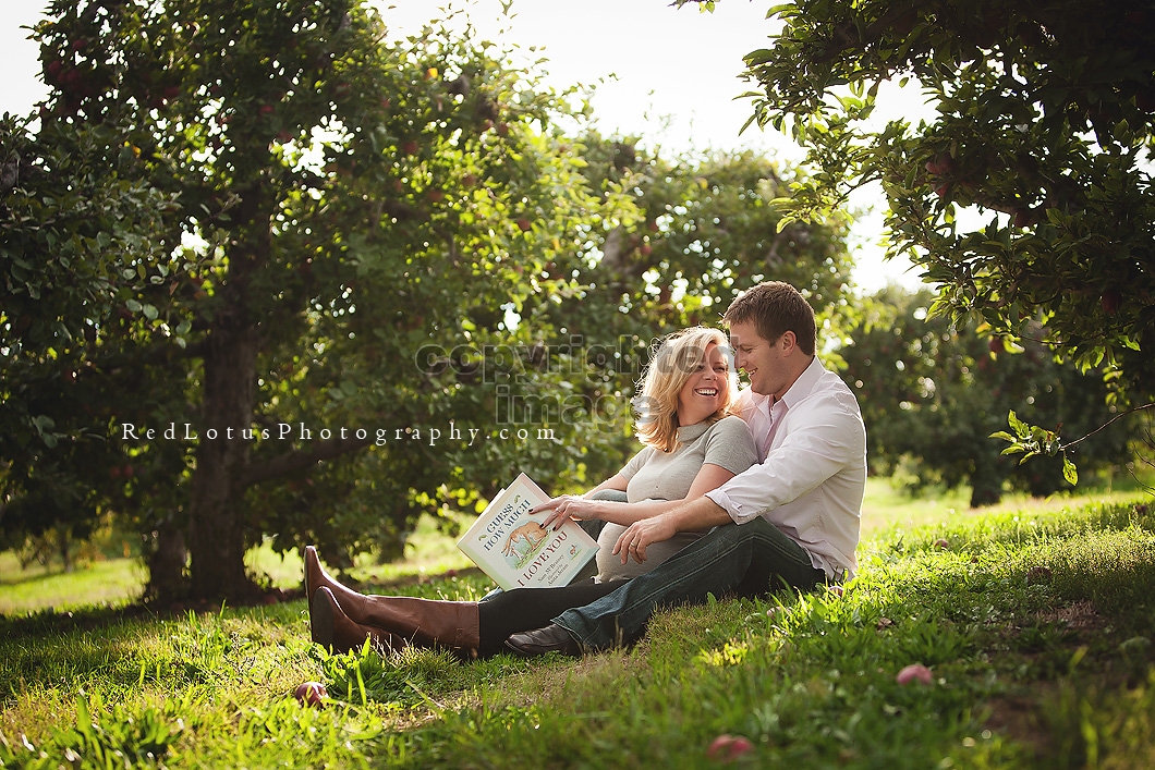 maternity photos outdoors in Pittsburgh