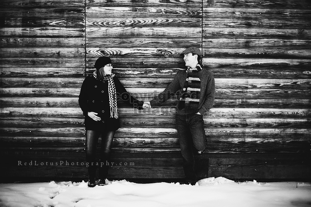 winter maternity photos in the snow