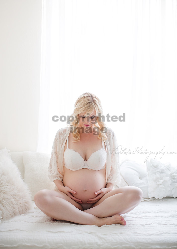 beautiful maternity photos by Red Lotus Photography Pittsburgh